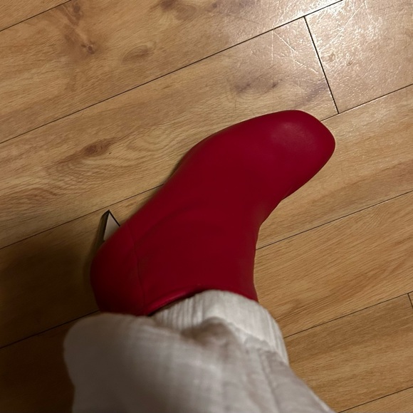 Gorgeous red rag n bone ankle boots with zipper on side - Picture 7 of 15